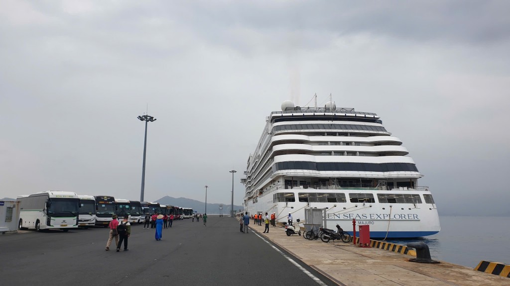 Seven Seas Voyager là tàu du lịch cao cấp thuộc hãng Regent Seven Seas Cruises (thuộc Norwegian Cruise Line Holdings).