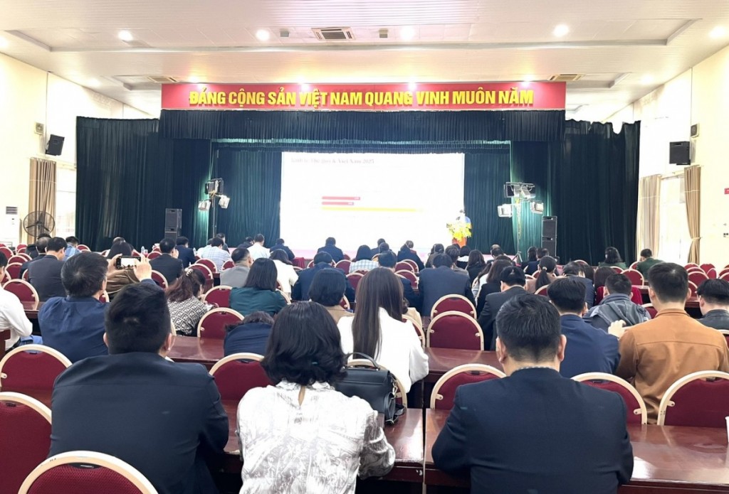 Thông tin tình hình thời sự trong nước, quốc tế tới cán bộ Mặt trận