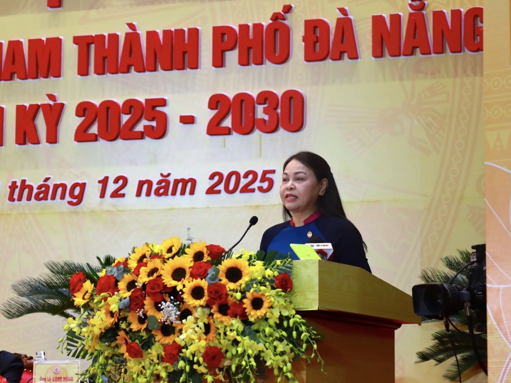 Ủy viên Trung ương Đảng, Phó Chủ tịch, Tổng Thư ký Ủy ban Trung ương MTTQ Việt Nam Nguyễn Thị Thu Hà phát biểu chỉ đạo đại hội (Ảnh Út Vũ)