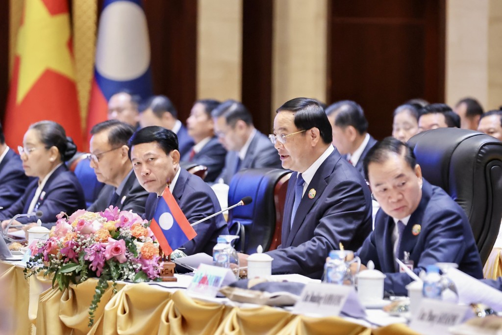 Thủ tướng Chính phủ Lào Sonexay Siphandone cho biết sẽ chỉ đạo Phân ban Uỷ ban liên chính phủ Lào – Việt tạo bước đột phá, đi vào chiều sâu triển khai thực hiện tốt thoả thuận và chỉ đạo cấp cao trên tất cả các lĩnh vực - Ảnh: VGP/Nhật Bắc Thủ tướng Chính phủ Lào Sonexay Siphandone cho biết sẽ chỉ đạo Phân ban Uỷ ban liên chính phủ Lào – Việt tạo bước đột phá, đi vào chiều sâu triển khai thực hiện tốt thoả thuận và chỉ đạo cấp cao trên tất cả các lĩnh vực - Ảnh: VGP/Nhật Bắc