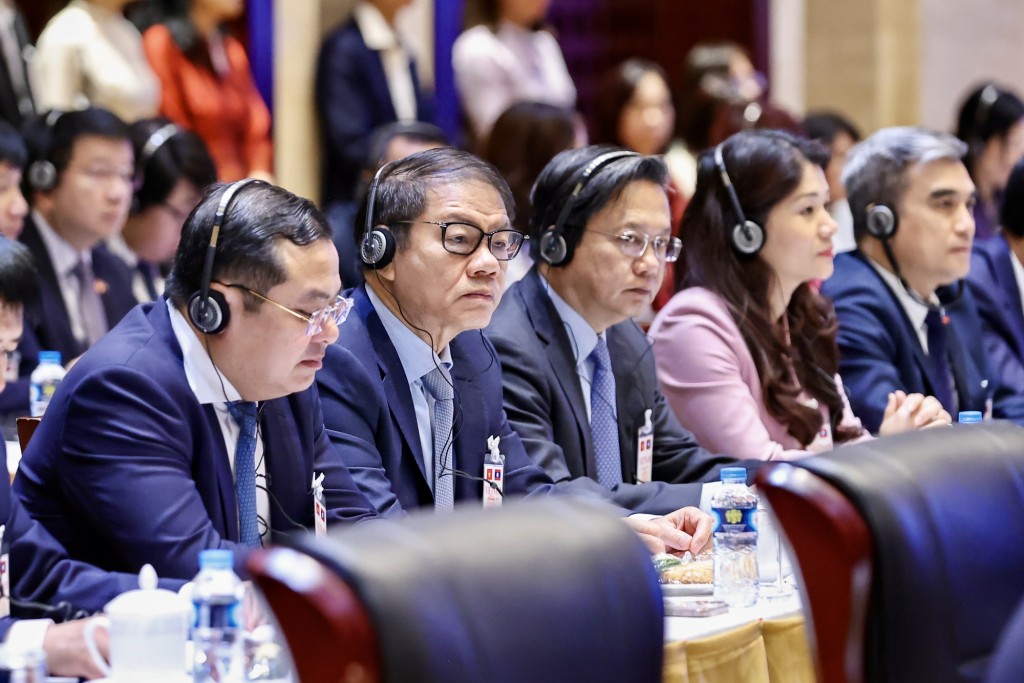 Các đại biểu tham dự Phiên họp - Ảnh: VGP/Nhật Bắc Các đại biểu tham dự Phiên họp - Ảnh: VGP/Nhật Bắc