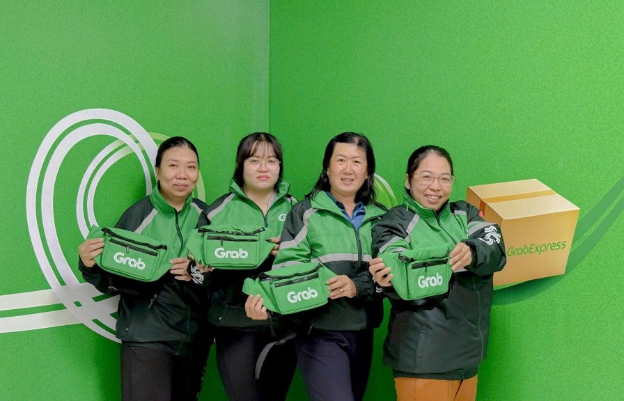 Grab tặng hơn 40.000 đồng phục mới cho đối tác tài xế