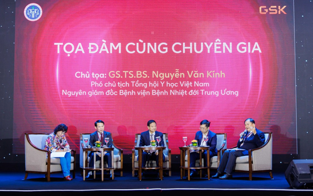 Phiên thảo luận cùng các chuyên gia y tế tại hội thảo