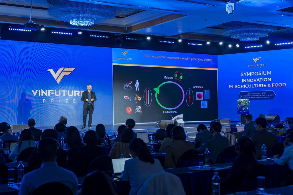 GS. Raphaël Mercier, Viện Nghiên cứu Di truyền Cây trồng Max Planck, CHLB Đức chia sẻ tại tọa đàm chiều ngày 03/12.