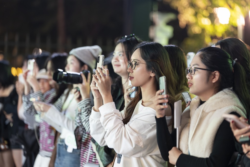 MV nhận được sự quan tâm của đông đảo các bạn trẻ Việt Nam