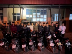 Bắt giữ nhiều nhóm thanh, thiếu niên mang dao kiếm đi gây rối