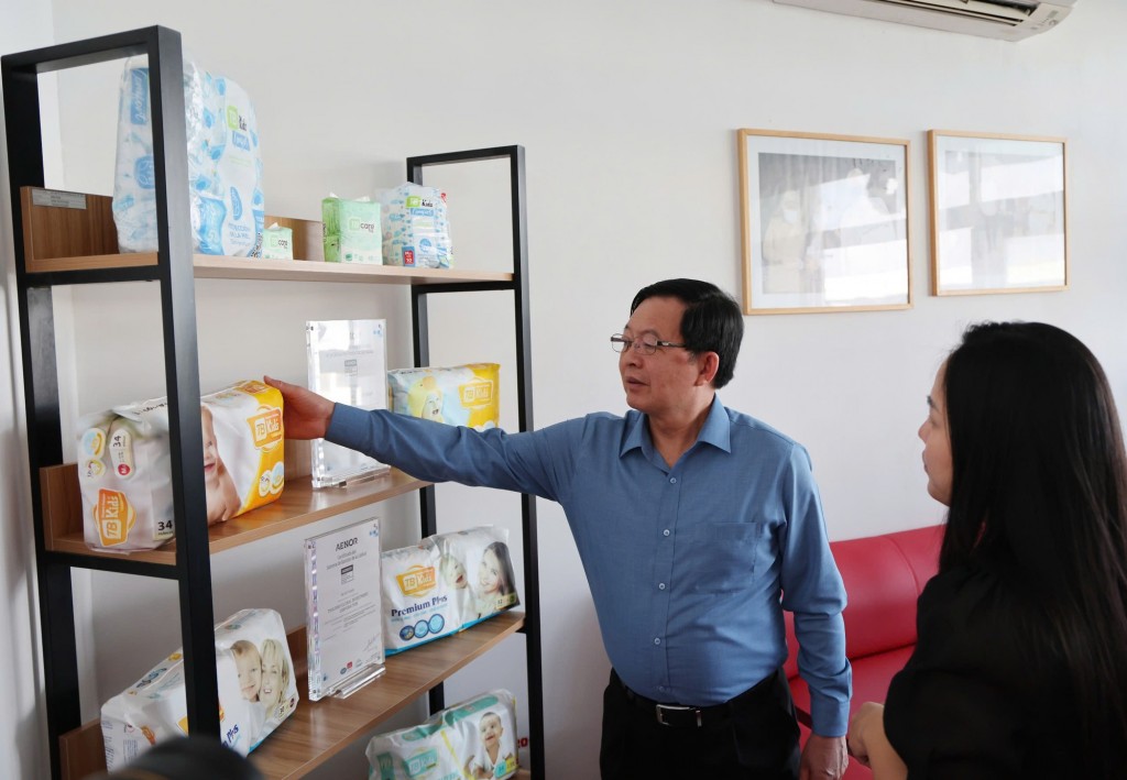 Phó Thủ tướng Hồ Quốc Dũng đến thăm Công ty Thái Bình nằm trong Đặc khu kinh tế Mariel - Ảnh: VGP/Gia Huy