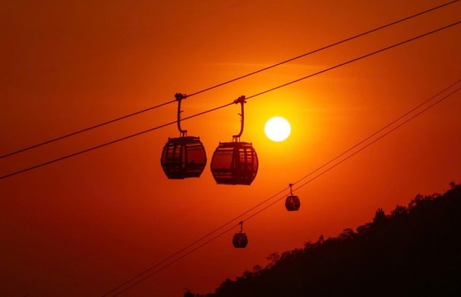 Giới trẻ đổ về núi Bà Đen, Tây Ninh “săn” hoàng hôn