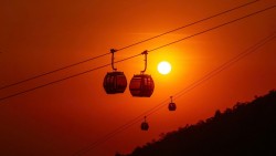 Giới trẻ đổ về núi Bà Đen, Tây Ninh “săn” hoàng hôn