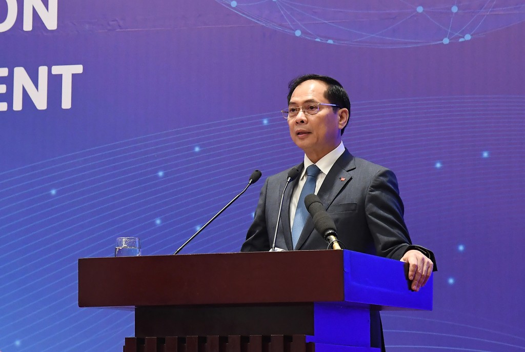 Phó Thủ tướng Bùi Thanh Sơn ghi nhận và đánh giá cao những đóng góp thiết thực, bền bỉ của các tổ chức phi chính phủ và các đối tác đối với Việt Nam trong nhiều thập kỷ qua - Ảnh: VGP/Hải Minh