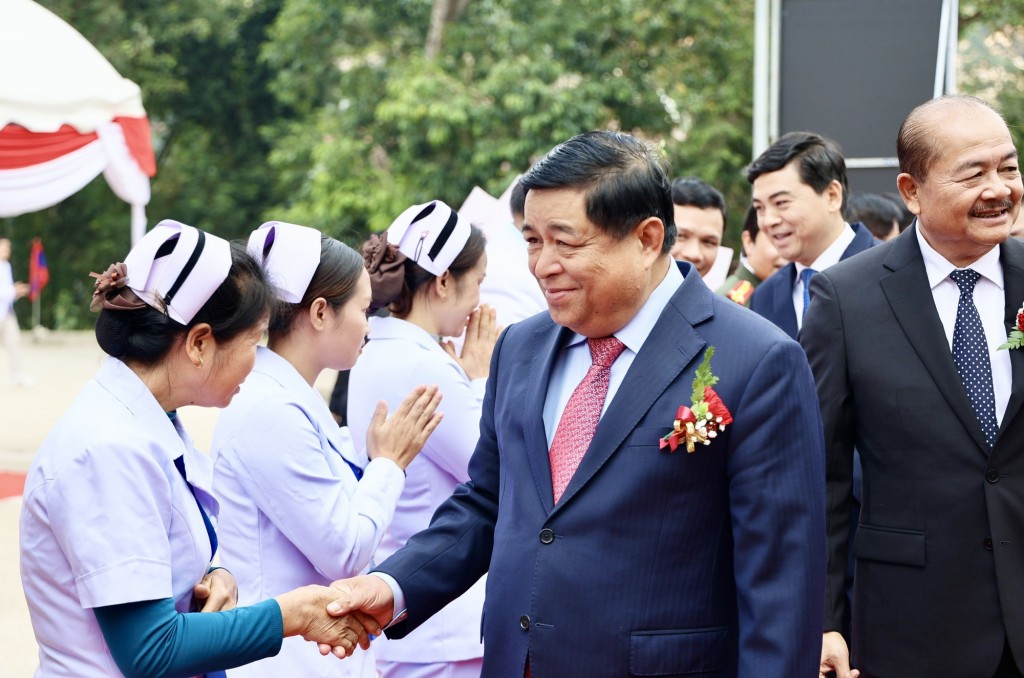 Phó Thủ tướng Nguyễn Chí Dũng tới dự Lễ khánh thành và bàn giao công trình Bệnh Viện Hữu nghị Lào-Việt Nam - Ảnh: VGP/Minh Ngọc