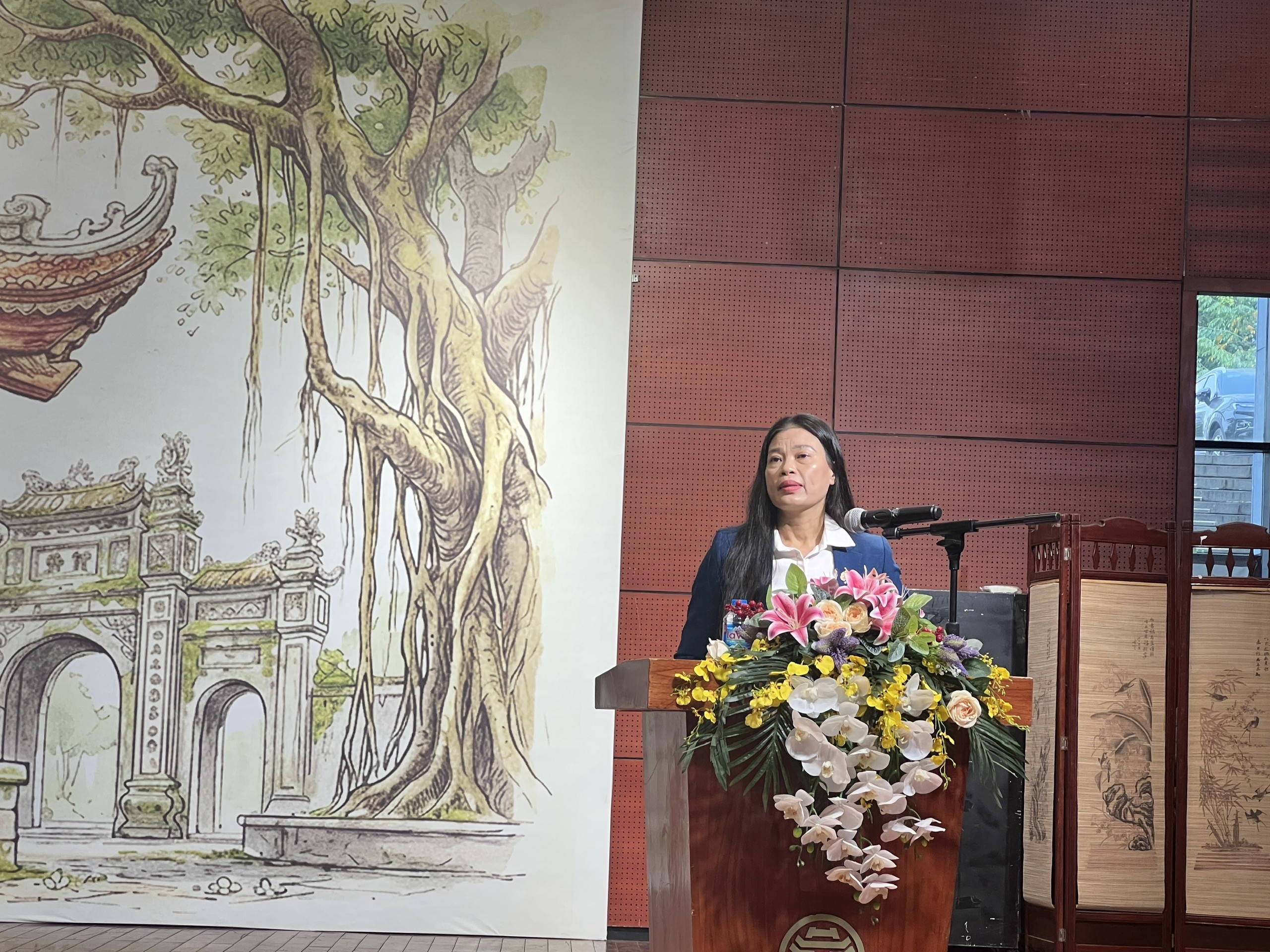 Giám đốc Sở Văn hóa và Thể thao Hà Nội Bạch Liên Hương phát biểu khai mạc Hội nghị tập huấn tập huấn, hướng dẫn thực hiện Luật Di sản văn hóa trên địa bàn thành phố Hà Nội