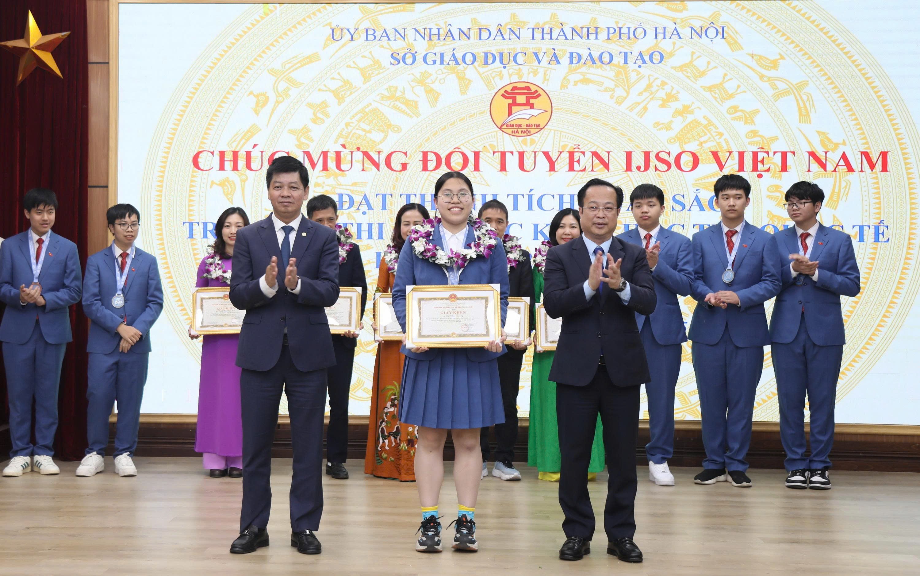 Chúc mừng đoàn học sinh Hà Nội đạt thành tích xuất sắc Olympic khoa học trẻ quốc tế