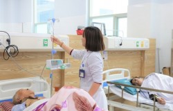 Đẩy mạnh tuyên truyền nâng cao y đức trong cán bộ ngành y tế