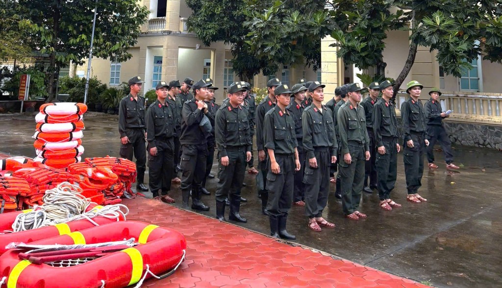 Lực lượng chức năng tỉnh Lâm Đồng triển khai phương án khắc phục hậu quả mưa lũ (Ảnh; CA) Lực lượng chức năng tỉnh Lâm Đồng triển khai phương án khắc phục hậu quả mưa lũ (Ảnh; CA)