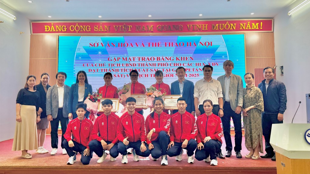 Khen thưởng HLV, VĐV xuất sắc giải Bi sắt vô địch thế giới