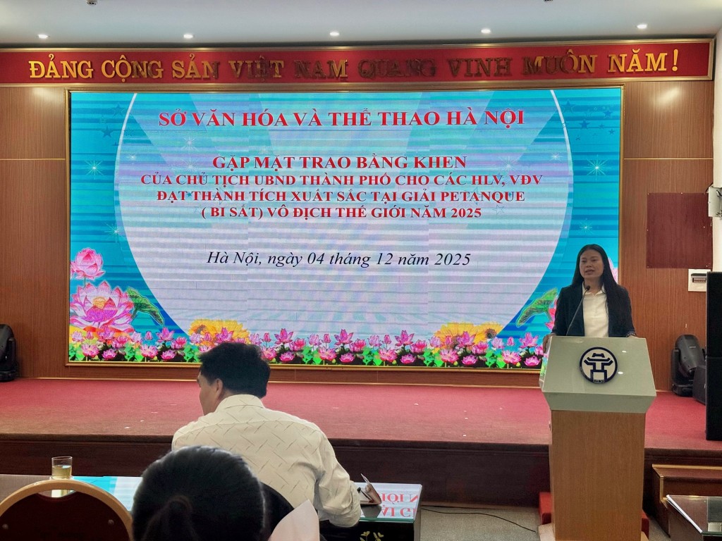  đồng chí Bạch Liên Hương, Giám đốc Sở Văn hóa và Thể thao Hà Nội 