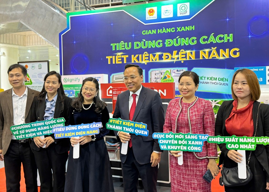 Hội chợ có hơn 200 gian hàng, thu hút gần 150 tổ chức, doanh nghiệp từ 28/34 tỉnh, thành phố trên cả nước (Ảnh: Đ.Minh)