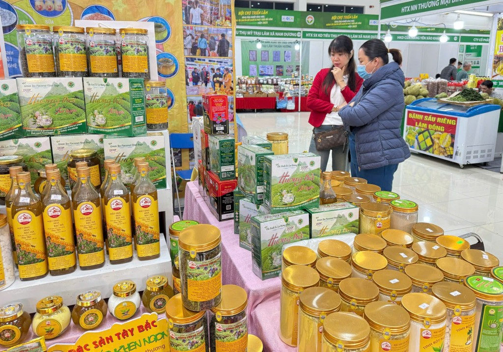 Hội chợ diễn ra từ ngày 4 - 8/12 tại Trung tâm hội chợ triển lãm Đà Nẵng (Ảnh: Đ.Minh)