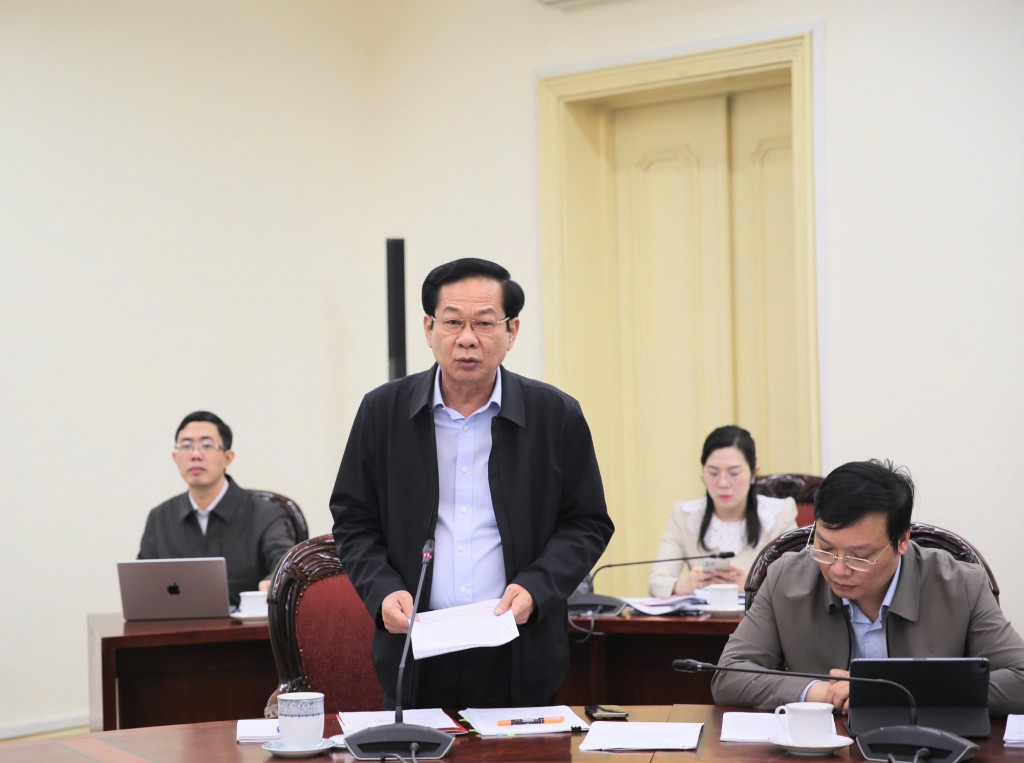 Bộ trưởng Bộ Nội vụ Đỗ Thanh Bình báo cáo tại buổi làm việc - Ảnh: VGP/Thu Giang