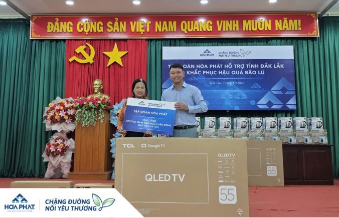 Hòa Phát tặng 100.000m2 tôn, hàng ngàn đồ dùng thiết yếu tại tỉnh Đắk Lắk