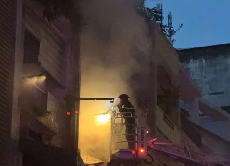 Khẩn trương điều tra nguyên nhân vụ cháy tại đường Trần Hưng Đạo TPHCM