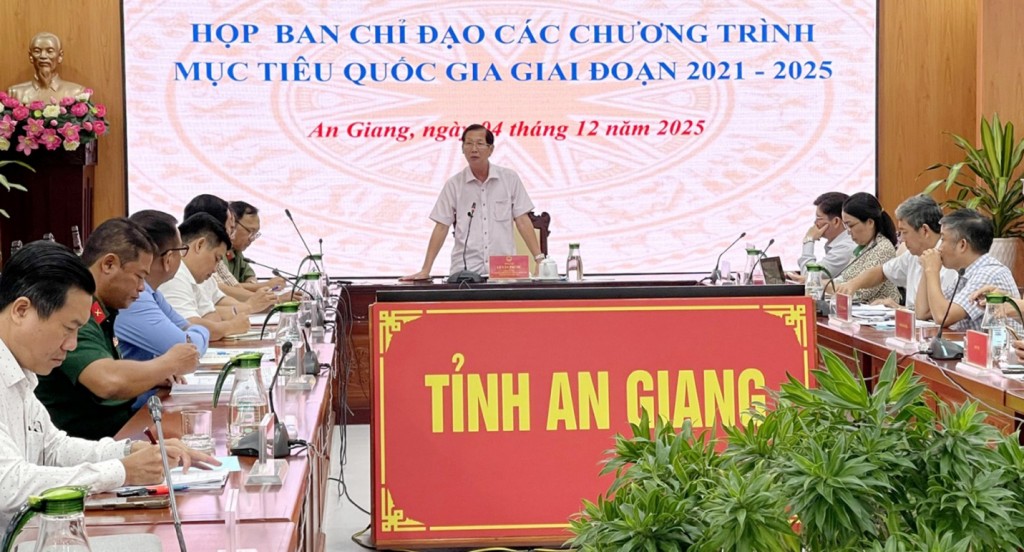 Phó Chủ tịch UBND tỉnh An Giang Lê Văn Phước chủ trì cuộc họp (ảnh: Mộc Trà)