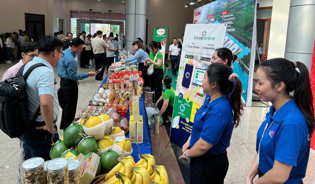 Các sản phẩm của các tỉnh thành được mang đến tại hội nghị