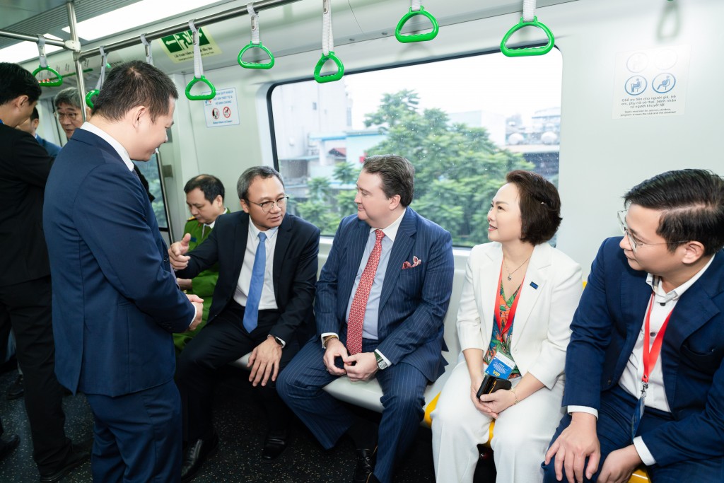 Tàu Cát Linh-Hà Đông chính thức áp dụng hệ thống kiểm soát vé tự động mới