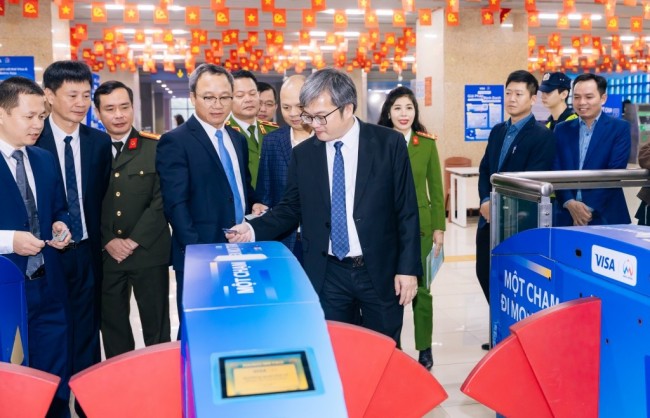 Tàu Cát Linh-Hà Đông chính thức áp dụng hệ thống kiểm soát vé tự động mới