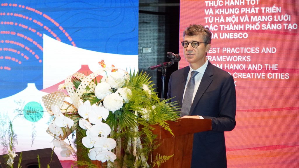Ông Jonathan Baker - Trưởng Đại diện UNESCO tại Việt Nam phát biểu tại Hội nghị Ông Jonathan Baker - Trưởng Đại diện UNESCO tại Việt Nam phát biểu tại Hội nghị