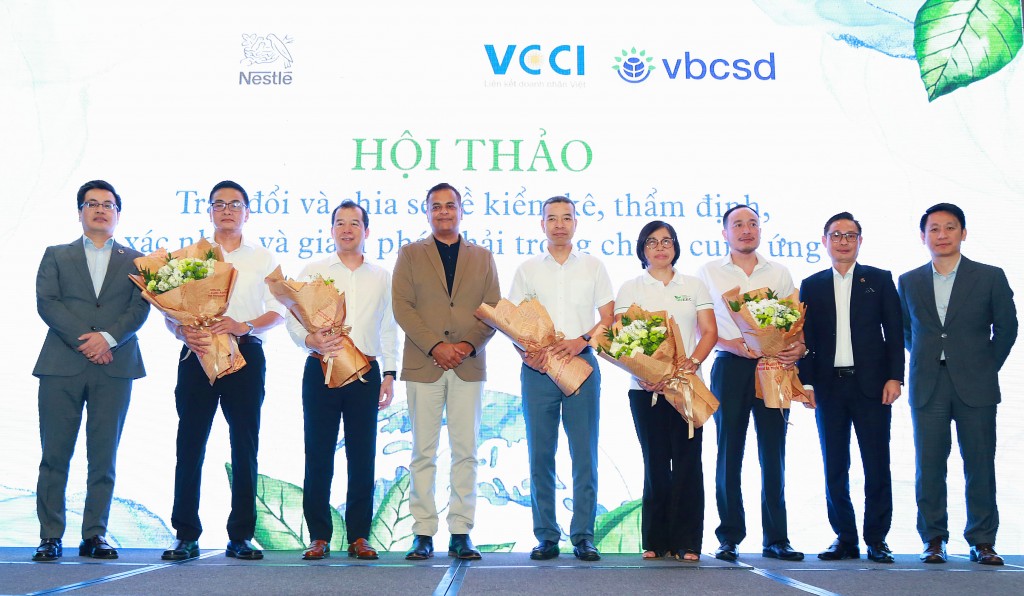 Nestlé Việt Nam đã và đang phối hợp cùng VBCSD và các đối tác triển khai nhiều chương trình đào tạo, phổ biến kiến thức về ESG, cập nhật khung pháp lý và chia sẻ kinh nghiệm cho CSI 100 và các doanh nghiệp trong chuỗi cung ứng