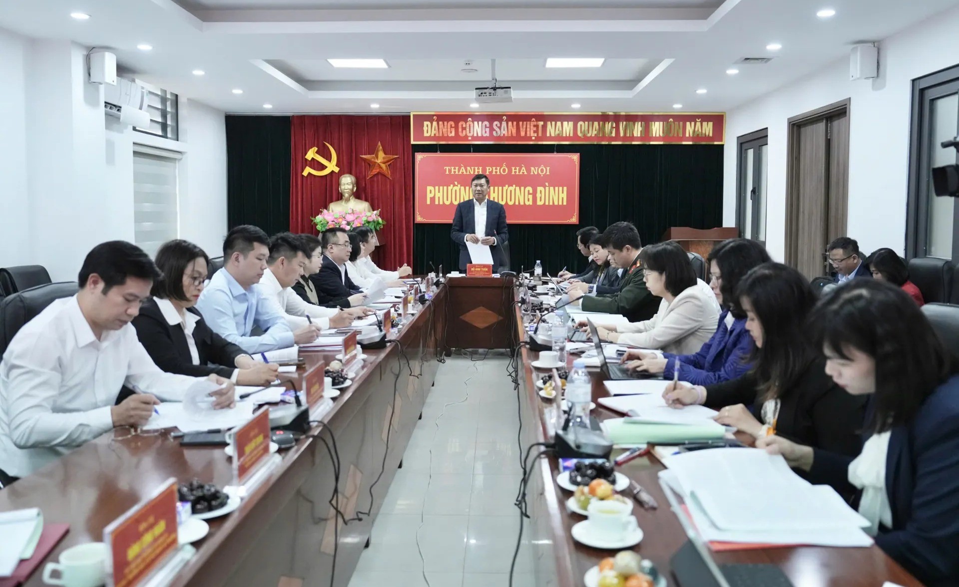 Đoàn giám sát số 06 của Ban Thường vụ Thành ủy Hà Nội do Ủy viên Ban Thường vụ Thành ủy, Chủ nhiệm Ủy ban Kiểm tra Thành ủy Đỗ Anh Tuấn làm Trưởng đoàn tiến hành giám sát Ban Thường vụ Đảng ủy phường Khương Đình