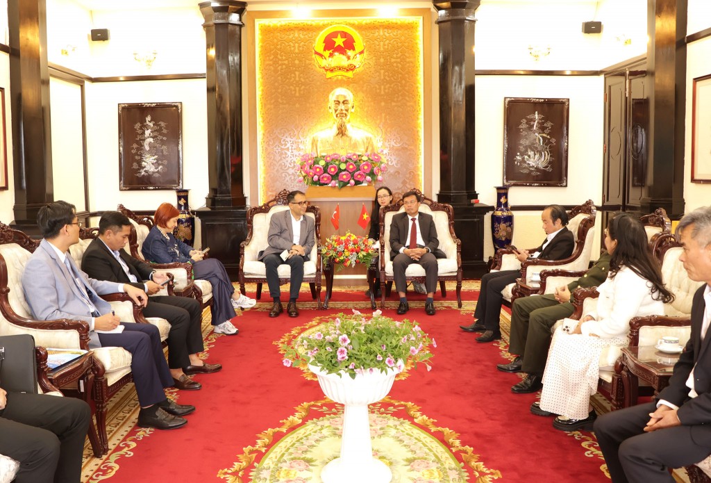 Quang cảnh buổi làm việc (N.Phương)