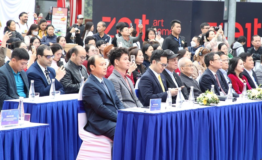 Thứ trưởng Thường trực Bộ VHTTDL Lê Hải Bình cùng các đại biểu dự khai mạc sự kiện