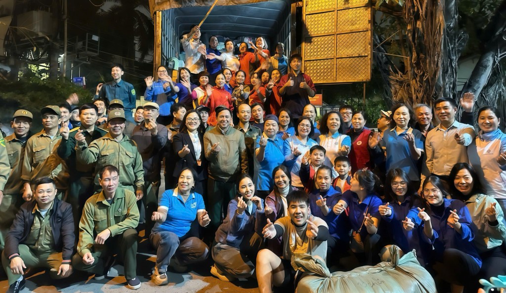 Nghĩa tình Long Biên tiếp sức miền Trung vượt lũ