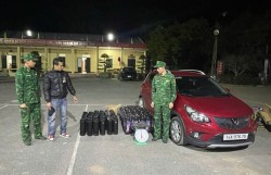 Quảng Ninh: Bắt giữ đối tượng vận chuyển 88 bình nghi là khí cười
