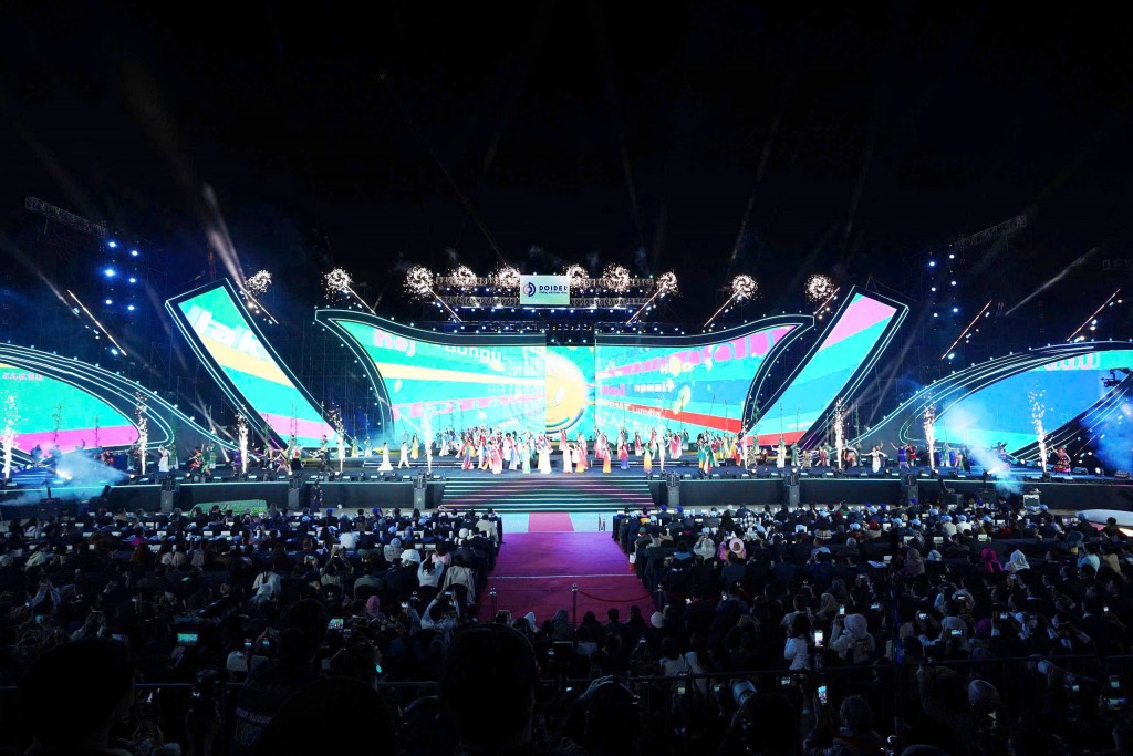 àng ngàn người dân và du khách xem khai mạc Lễ hội Trà quốc tế 2025 lần đầu tiên tổ chức tại Việt Nam