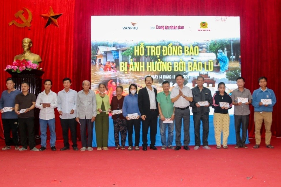 Văn Phú lan tỏa tinh thần “vị nhân sinh” giữa mùa mưa lũ