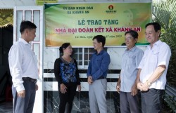 Phân bón Cà Mau chia sẻ với đồng bào vùng bão lũ