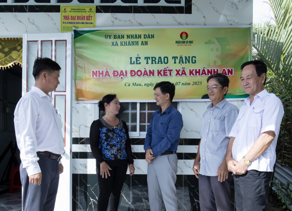 Phân bón Cà Mau chia sẻ với đồng bào vùng bão lũ Phân bón Cà Mau chia sẻ với đồng bào vùng bão lũ