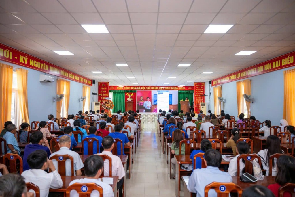 Xã Châu Pha phát động Phong trào “Bình dân học vụ số” Xã Châu Pha phát động Phong trào “Bình dân học vụ số”