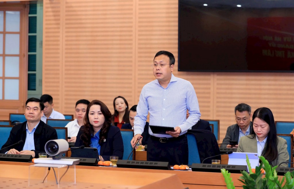 Bí thư Đảng ủy, Chủ tịch HĐND phường Ba Đình Phạm Quang Thanh báo cáo Đoàn giám sát. Ảnh: T.Hải Bí thư Đảng ủy, Chủ tịch HĐND phường Ba Đình Phạm Quang Thanh báo cáo Đoàn giám sát. Ảnh: T.Hải