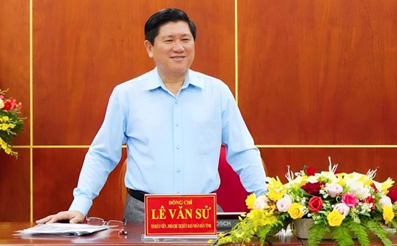 Phó Chủ tịch UBND tỉnh Lê Văn Sử phụ trách nông nghiệp, tài nguyên - môi trường và phòng chống thiên tai. Phó Chủ tịch UBND tỉnh Lê Văn Sử phụ trách nông nghiệp, tài nguyên - môi trường và phòng chống thiên tai.