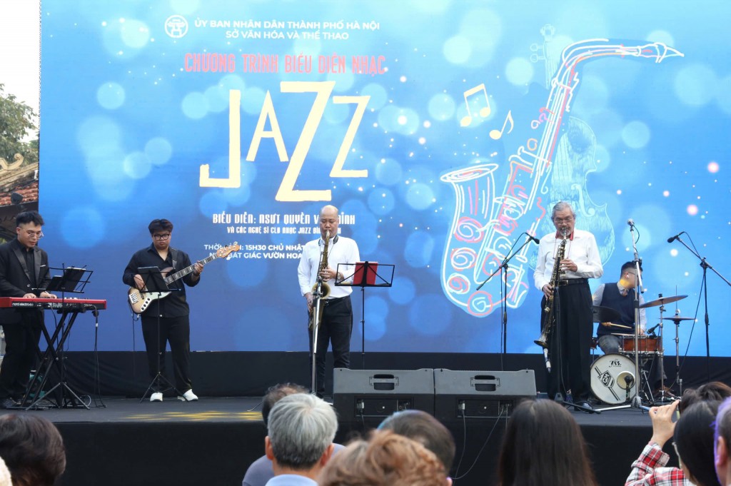 Khán giả hào hứng với Dự án Âm nhạc phục vụ cộng đồng Khán giả hào hứng với Dự án Âm nhạc phục vụ cộng đồng