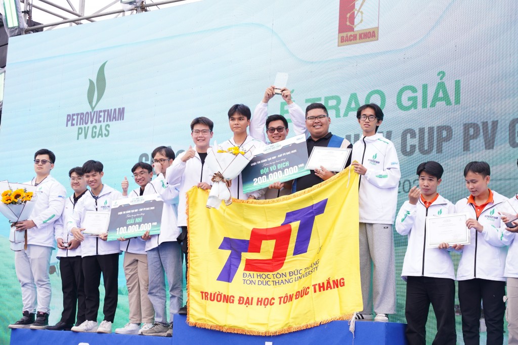 Các bạn sinh viên đến từ trường Đại học Tôn Đức Thắng vô địch Cuộc thi sáng tạo UAV 2025