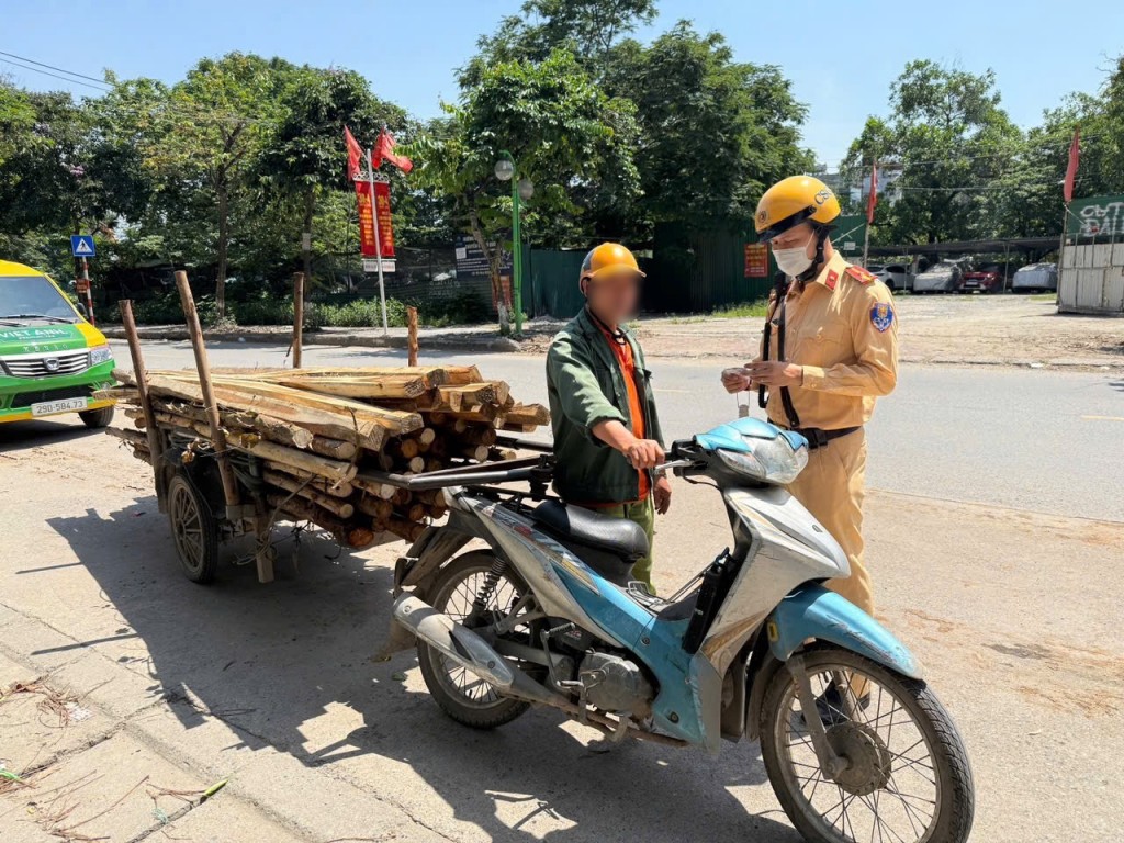 CSGT Hà Nội tập trung xử lý vi phạm an toàn giao thông dịp cuối tuần