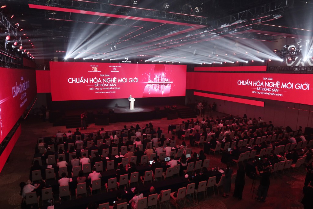Sự kiện có sự tham dự của đại diện cơ quan quản lý, chuyên gia pháp lý, kinh tế, đào tạo và cộng đồng doanh nghiệp bất động sản Sự kiện có sự tham dự của đại diện cơ quan quản lý, chuyên gia pháp lý, kinh tế, đào tạo và cộng đồng doanh nghiệp bất động sản