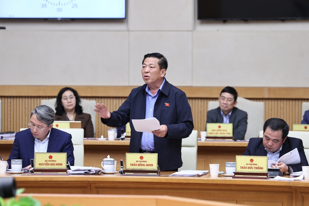 Bộ trưởng Bộ Xây dựng Trần Hồng Minh báo cáo - Ảnh: VGP/Nhật Bắc Bộ trưởng Bộ Xây dựng Trần Hồng Minh báo cáo - Ảnh: VGP/Nhật Bắc