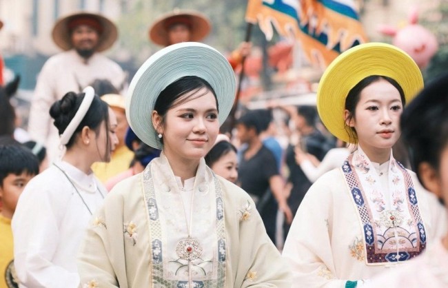 Dàn Hoa hậu rạng ngời hạnh phúc diễu hành Bách hoa hỷ sự